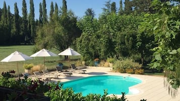 Piscine extérieure (ouverte en saison)