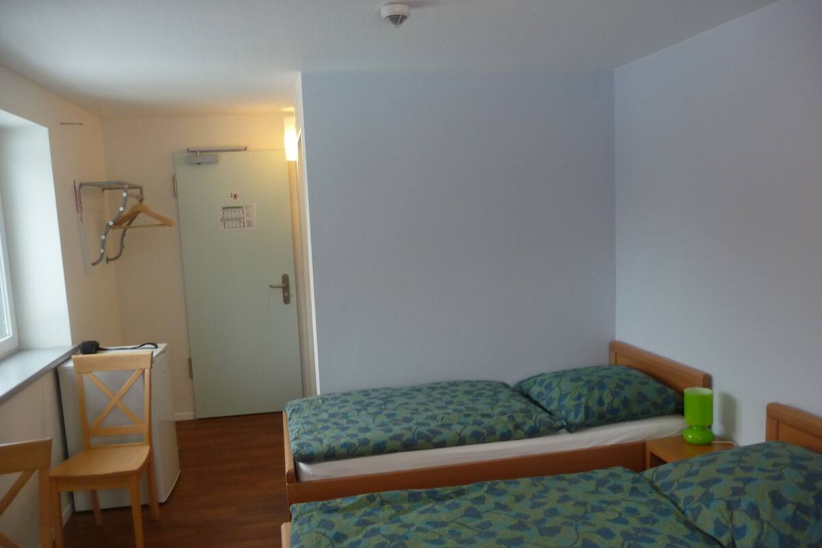 经典双床房, 2 张单人床, 一层 | 隔音、免费 WiFi、床单