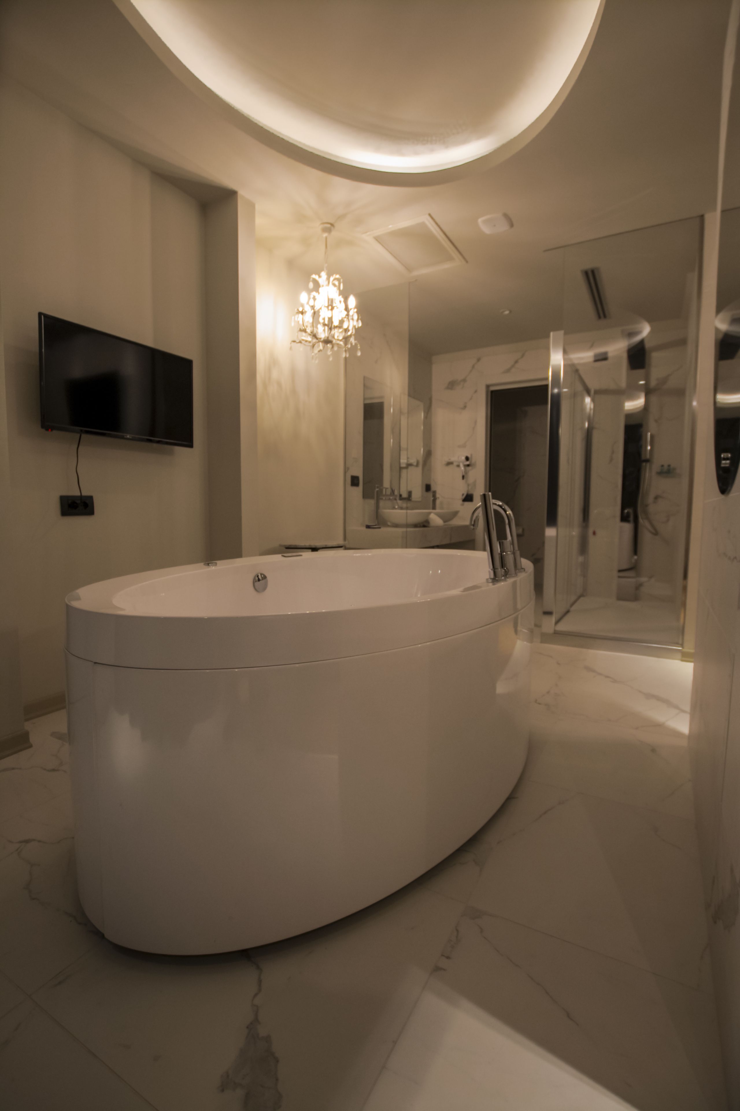 junior double room, 1 king bed, non smoking | bathroom | free toiletries, hair dryer, slippers, bidet