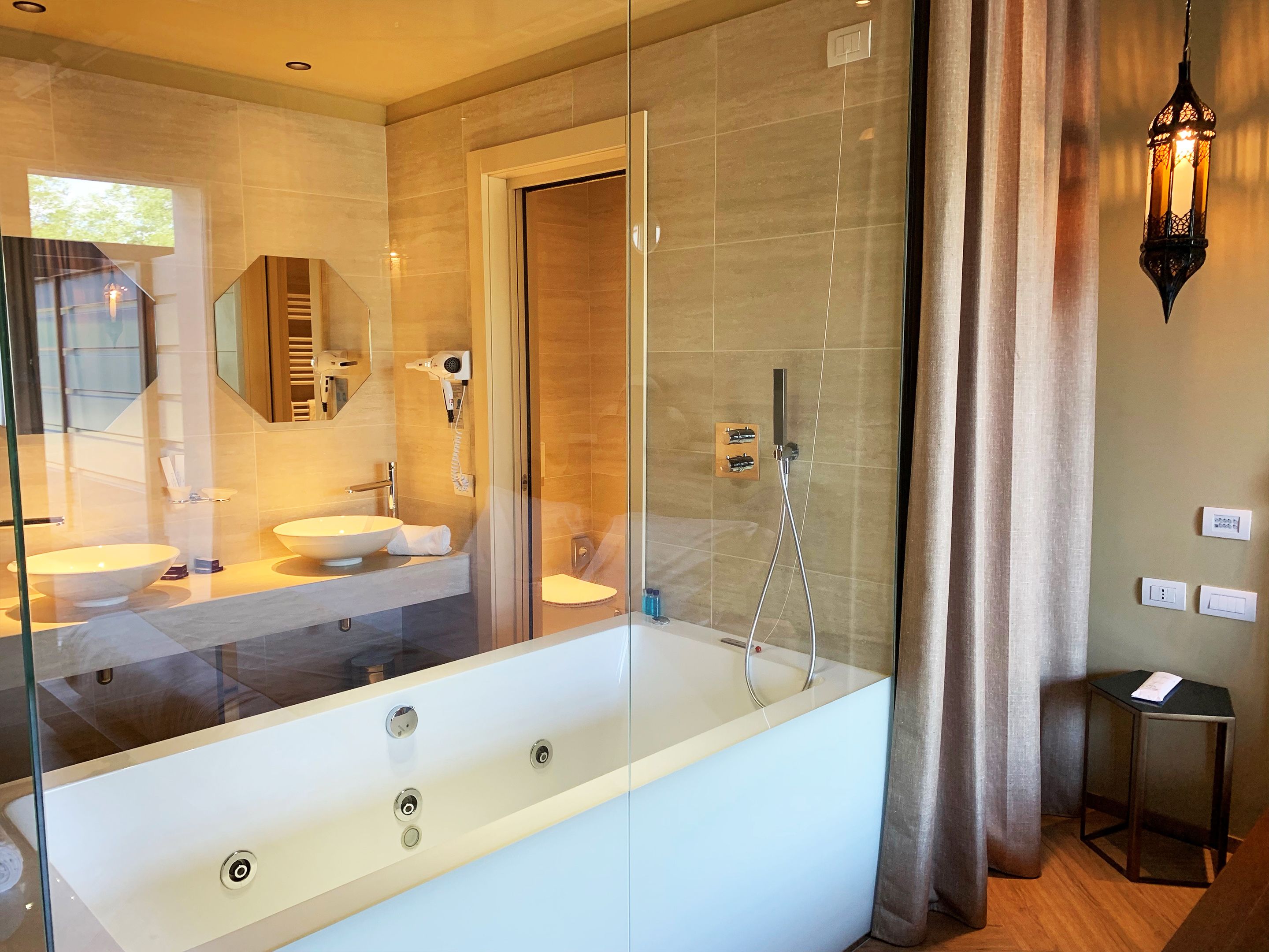 superior double room, 1 king bed, jetted tub | bathroom | free toiletries, hair dryer, slippers, bidet