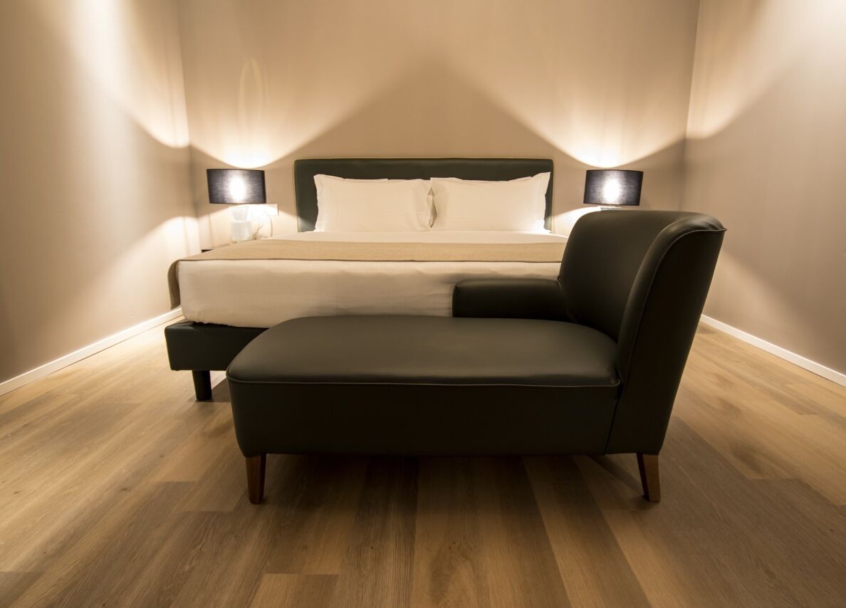 Business Room, 1 King Bed | Bathroom sink