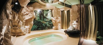 Emotional Grand Motel