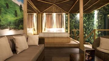 Suite Superior, piscina privata | 1 camera, minibar, una cassaforte in camera, con stile personalizzato