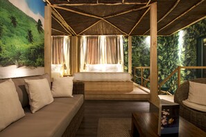 Superior suite, privézwembad | 1 slaapkamer, een minibar, een kluis op de kamer