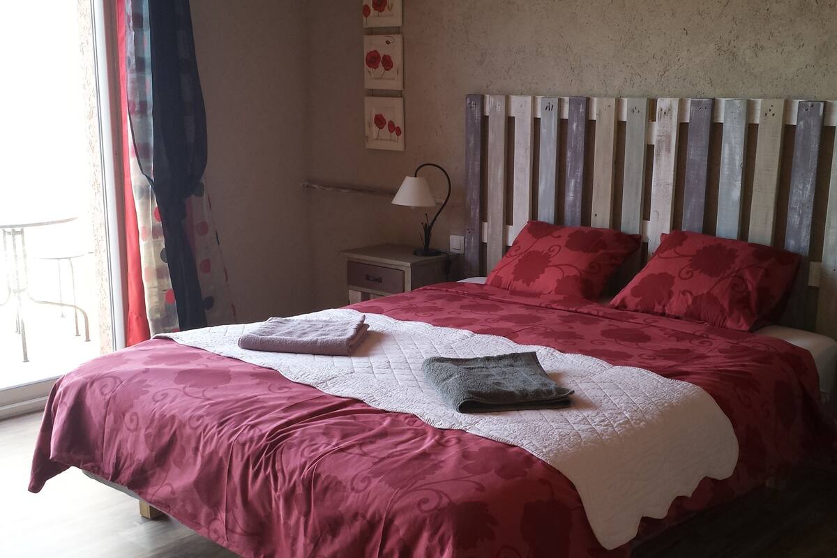 Camera doppia, bagno in camera (Coquelicot) | Insonorizzazione, Wi-Fi gratuito