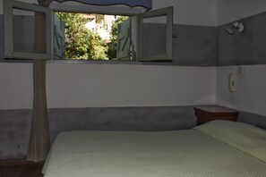 Individually decorated, individually furnished, blackout curtains - Hotel Restaurant Incudine (Zonza)