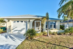 Front of property - Salerno 3 Bedroom Home by NFVH (Naples)