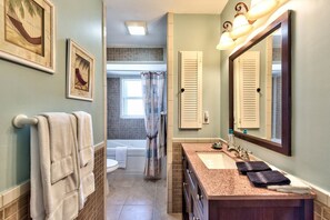 Ferienhaus, 3 Schlafzimmer | Badezimmer | Duschwanne