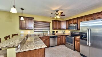 House, 3 Bedrooms | Private kitchen | Fridge, microwave, coffee/tea maker