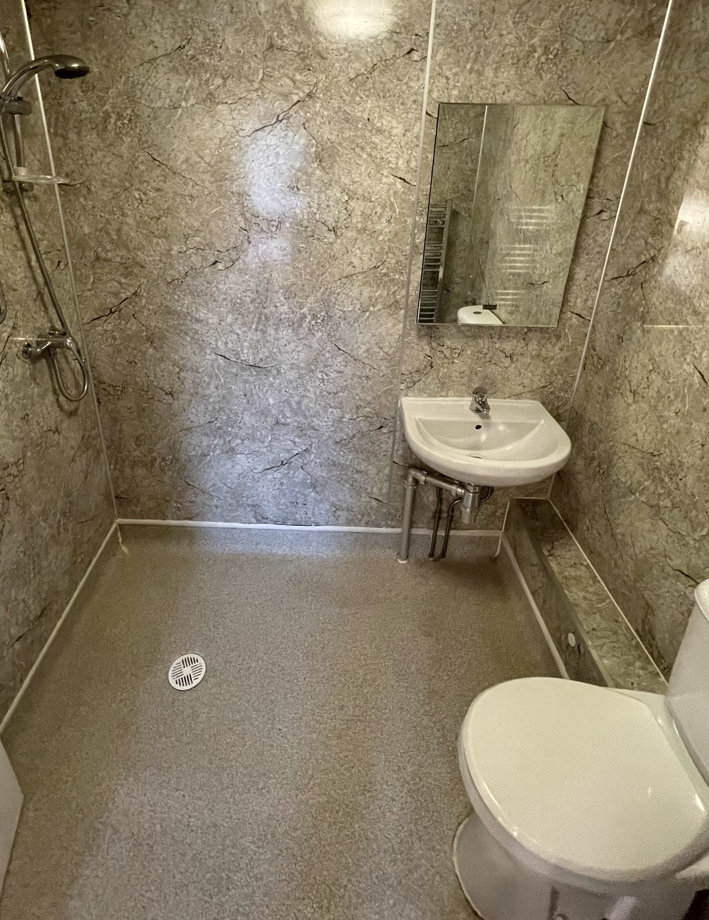 classic quadruple room | bathroom | towels