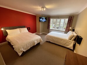 Classic Quadruple Room | Premium bedding, iron/ironing board, free WiFi, bed sheets