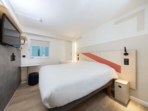 Double Room | Premium bedding, desk, blackout drapes, soundproofing - ibis budget Bordeaux Centre Mériadeck (Bordeaux)