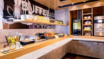 Petit déjeuner buffet servi tous les jours en supplément