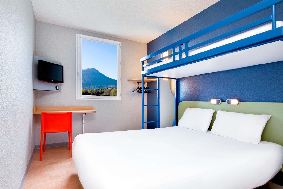 Triple Room, Multiple Beds | Desk, blackout drapes, soundproofing, WiFi (free)