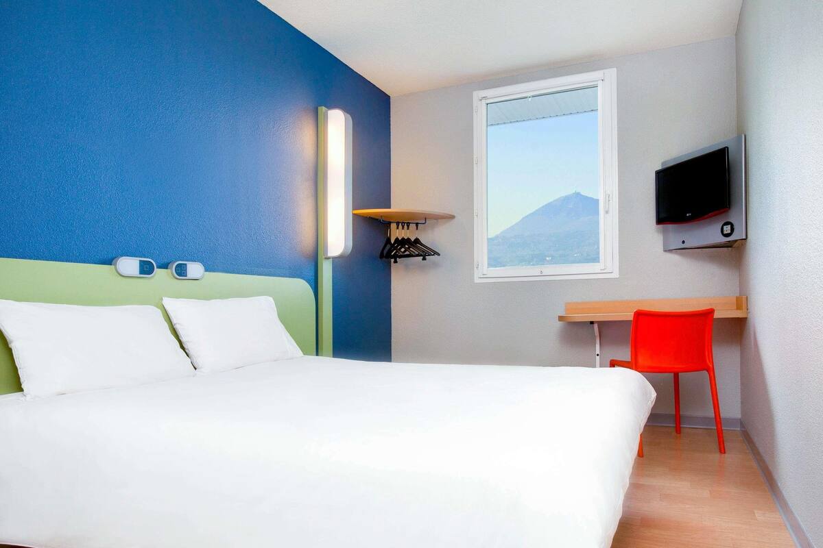 Habitación doble | Escritorio, cortinas opacas, sistema de insonorización y wifi gratis