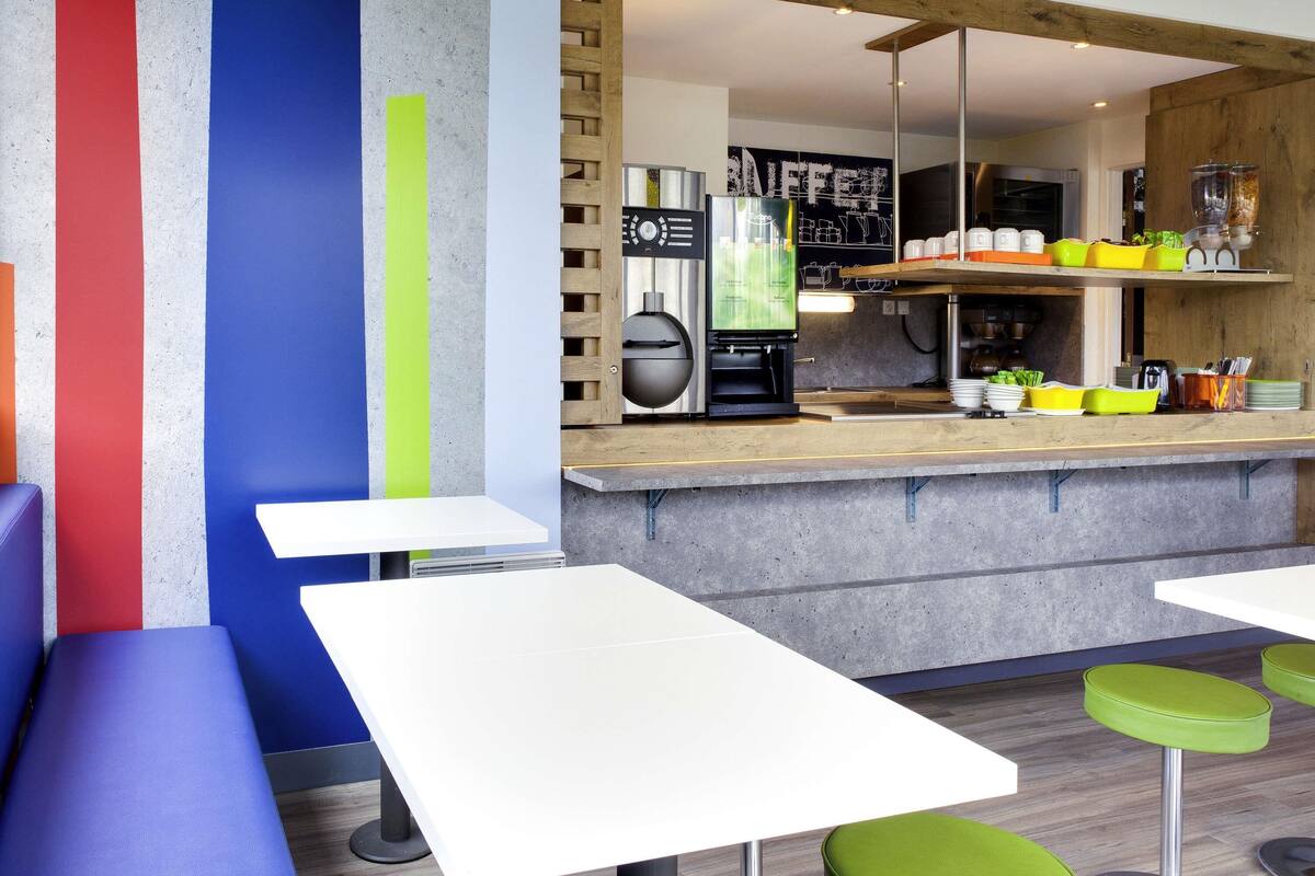 daily continental breakfast (eur 8.9 per person)