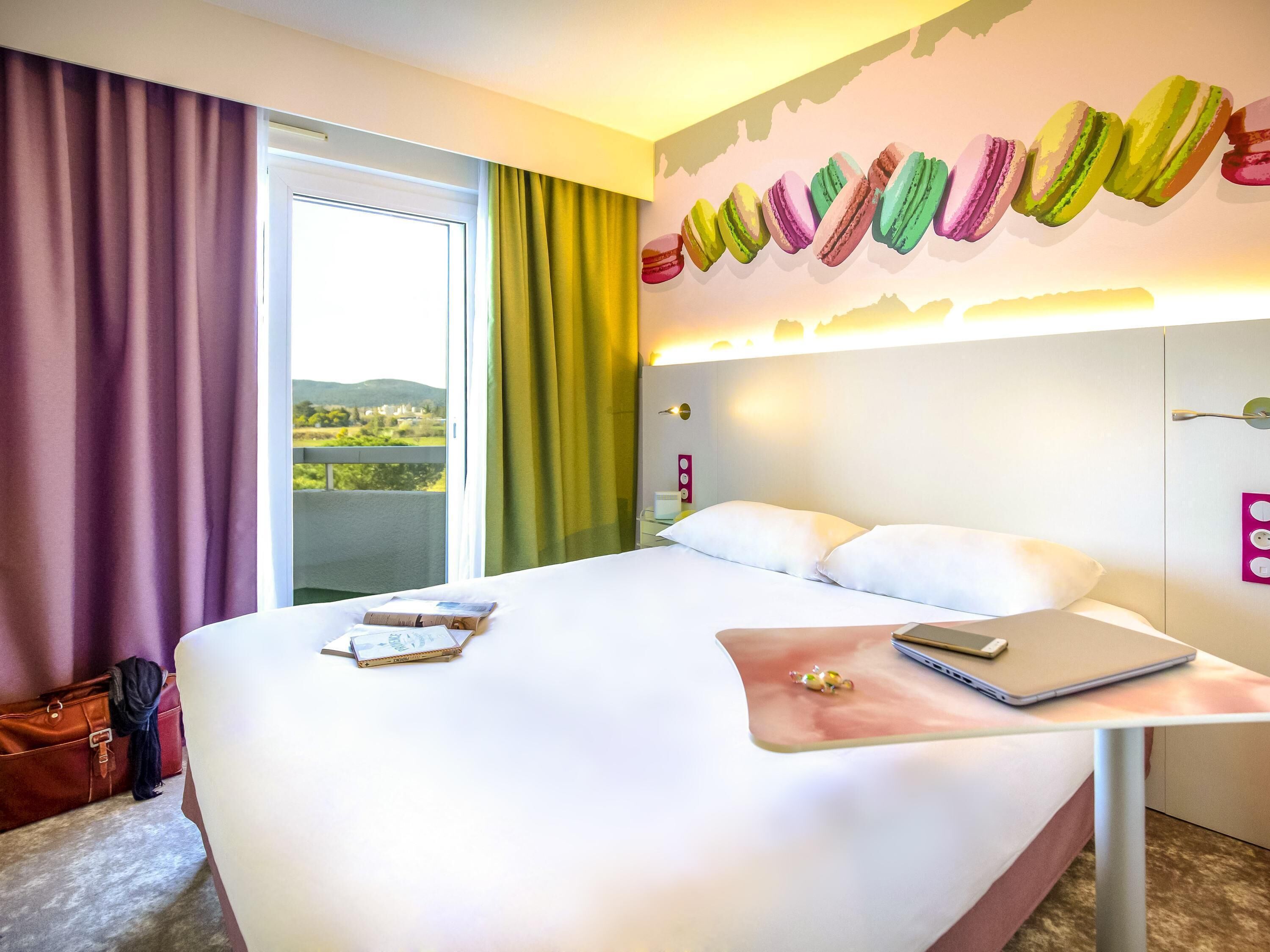Standard Room, 1 Double Bed | Minibar, in-room safe, desk, soundproofing