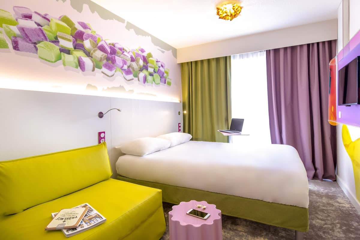 Chambre Standard, 1 lit double et 1 canapé-lit