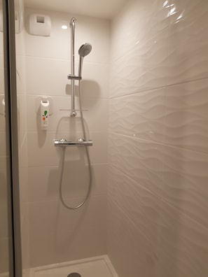 Standard Room, 1 Double Bed with Sofa bed | Bathroom shower - ibis Styles Fréjus Saint-Raphaël (Fréjus)