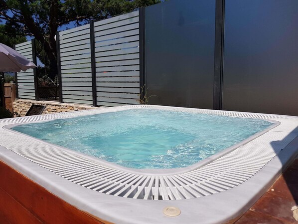 Outdoor pool, pool umbrellas, sun loungers
