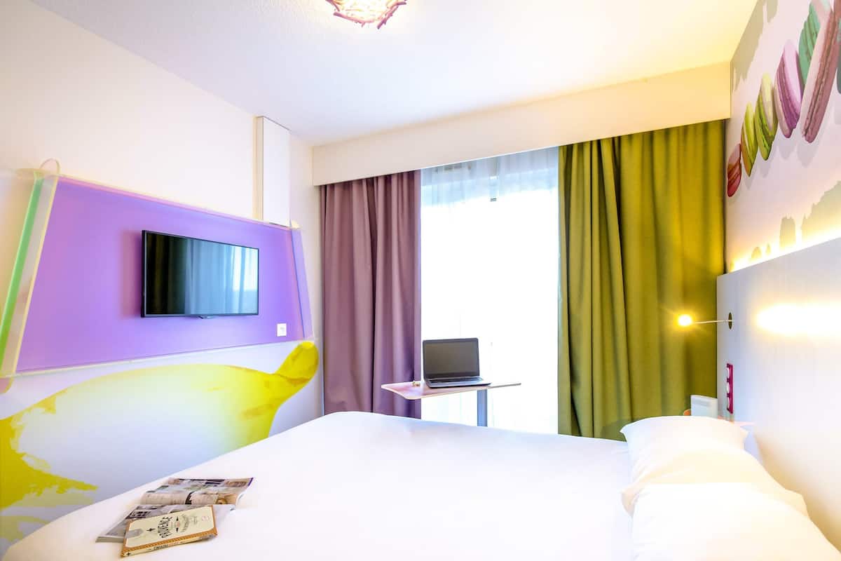 Minibar, in-room safe, desk, soundproofing