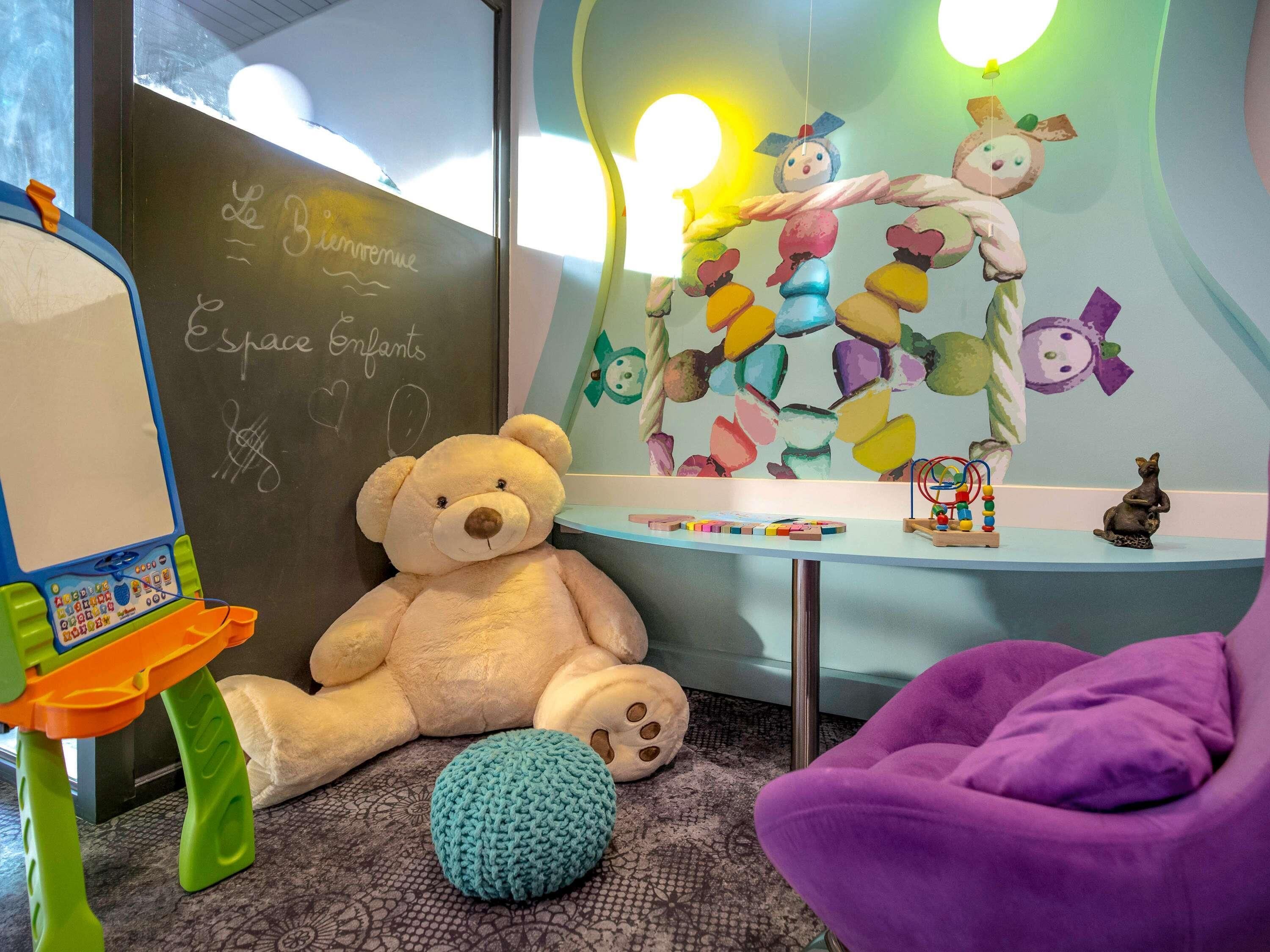 lunch and dinner served, al fresco dining