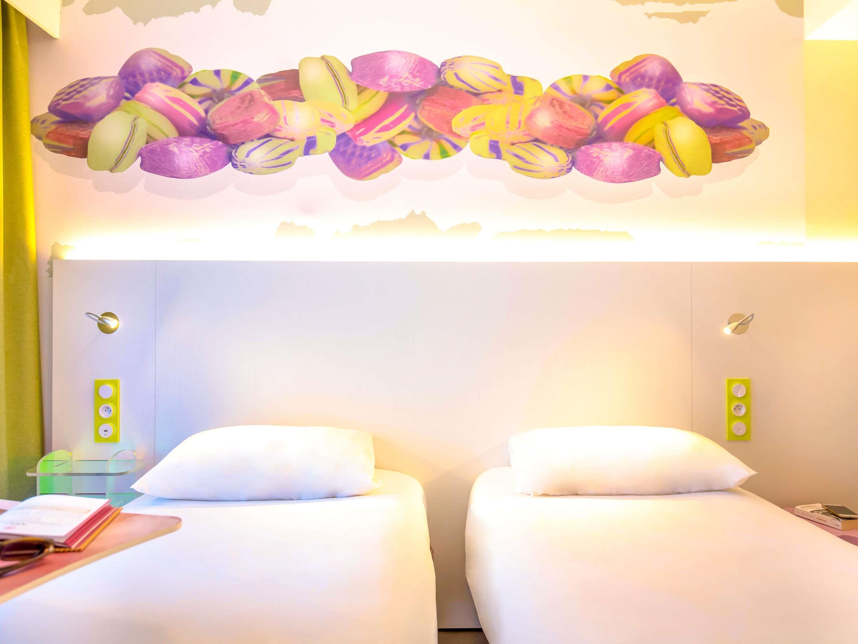 Standard Twin Room, 2 Twin Beds | Minibar, in-room safe, desk, soundproofing