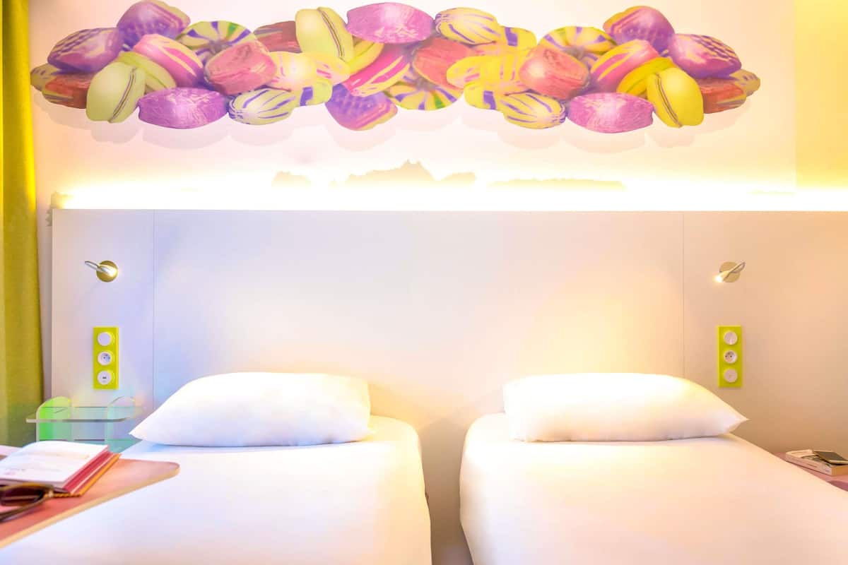 Standard Twin Room, 2 Twin Beds | Minibar, in-room safe, desk, soundproofing