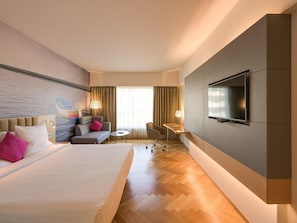 1 bedroom, hypo-allergenic bedding, minibar, in-room safe