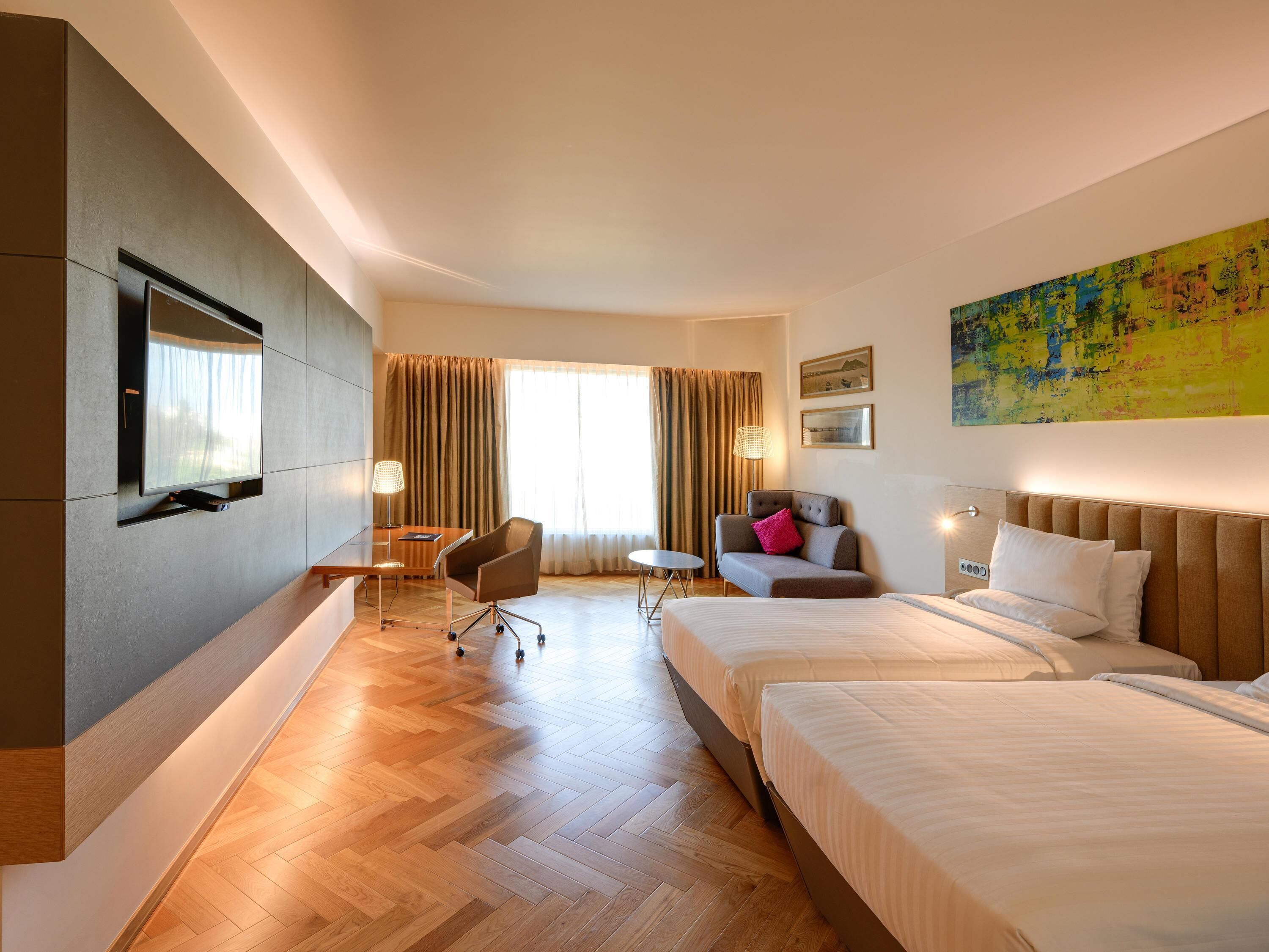 Hypo-allergenic bedding, minibar, in-room safe, desk