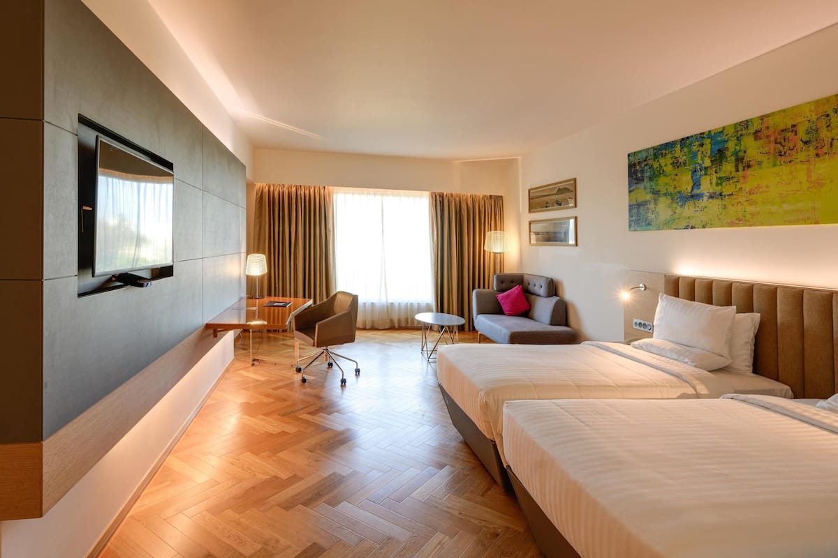 1 bedroom, hypo-allergenic bedding, minibar, in-room safe
