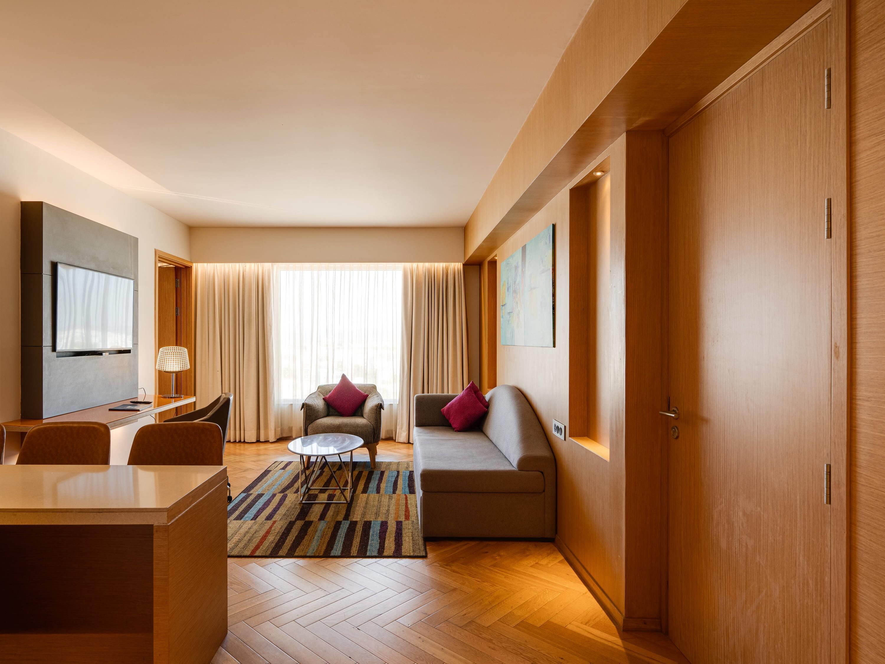 Allergitestet sengetøy, minibar, safe på rommet og skrivebord