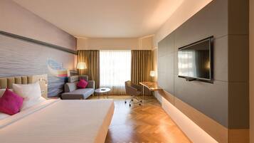 Hypo-allergenic bedding, minibar, in-room safe, desk