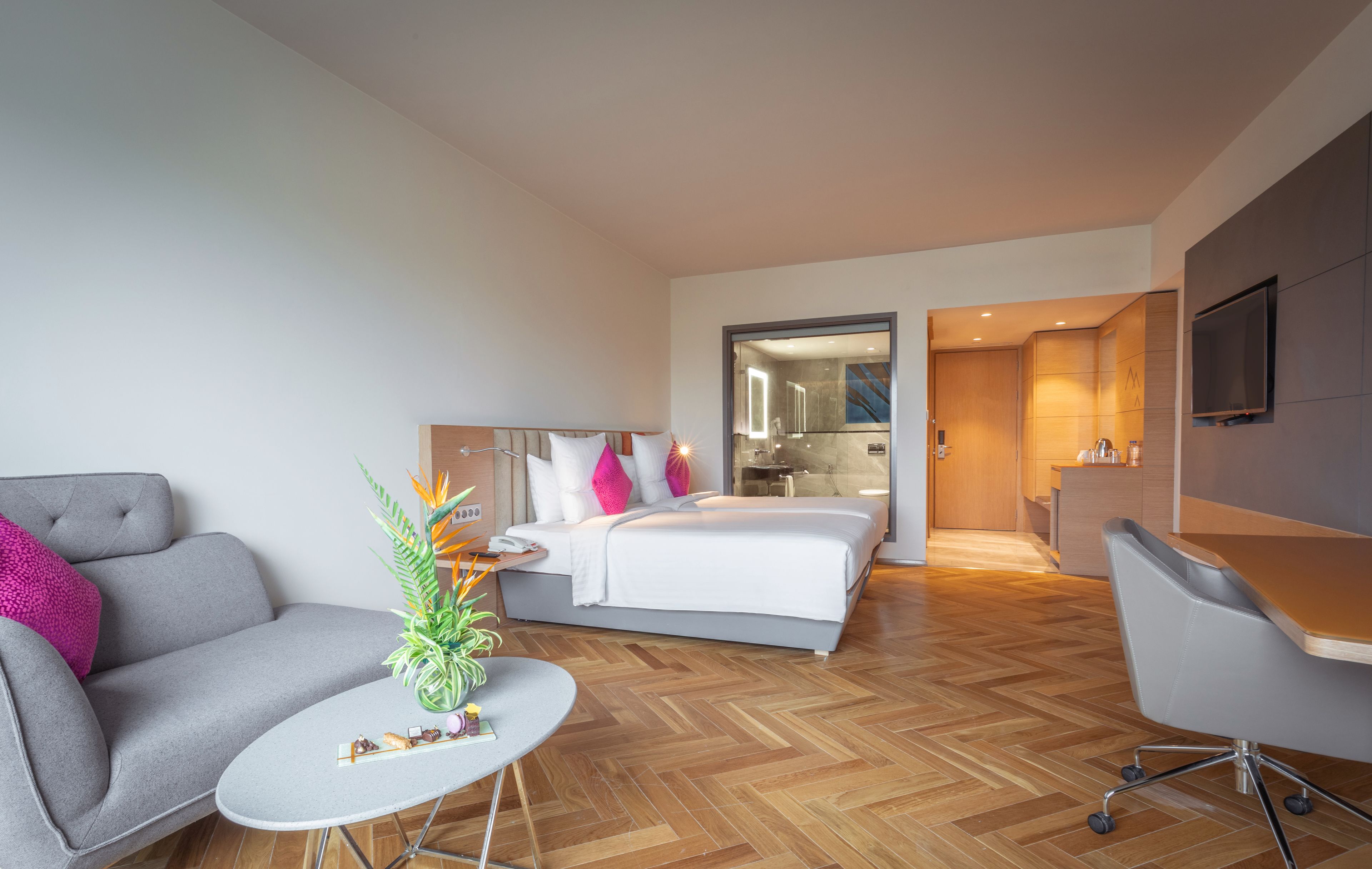 Hypo-allergenic bedding, minibar, in-room safe, desk