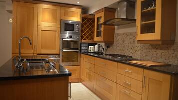 Comfort Penthouse, 2 Bedrooms, Ocean View, Sea Facing | Private kitchen