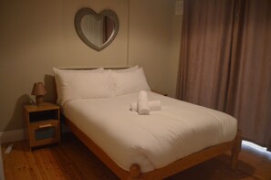 1 habitación, tabla de planchar con plancha y internet por cable gratis