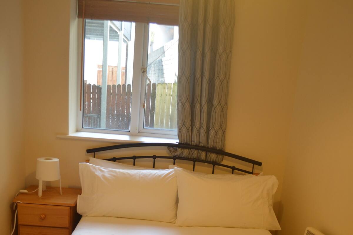 Apartment, 2 Bedrooms | 1 bedroom, iron/ironing board