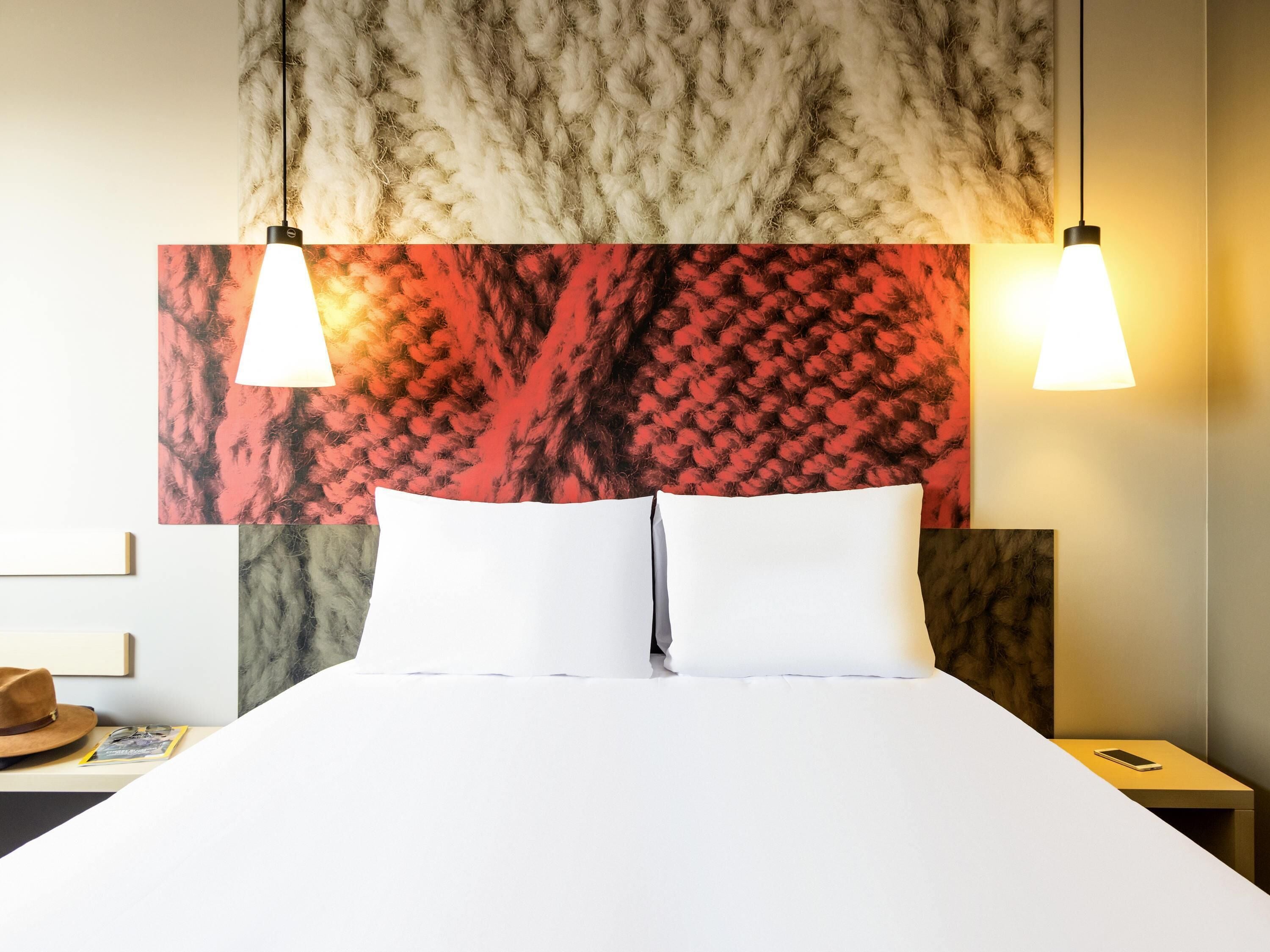 Standard Room, 1 Queen Bed | Desk, soundproofing, free WiFi