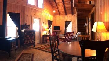 Standard Room, Non Smoking (Idiotsdelight) | Living area | Fireplace