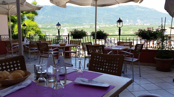 Lunch and dinner served, local cuisine - Victory Hotel Dermulo di Predaia (Predaia)