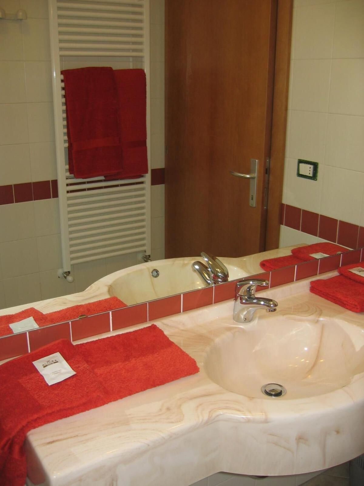 shower, free toiletries, hair dryer, bidet