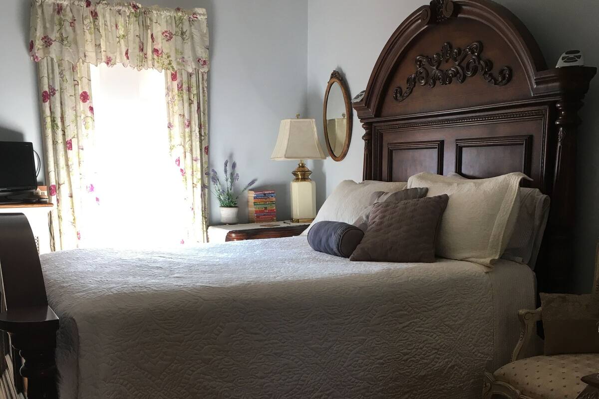 Premium bedding, iron/ironing board (on request), free WiFi