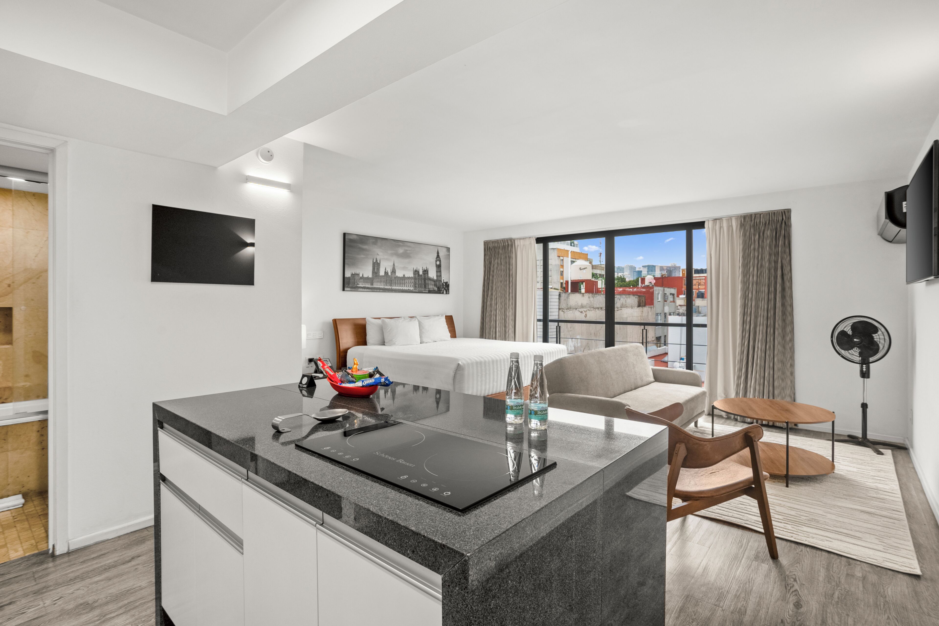 Deluxe Suite, 1 King Bed with Sofa bed