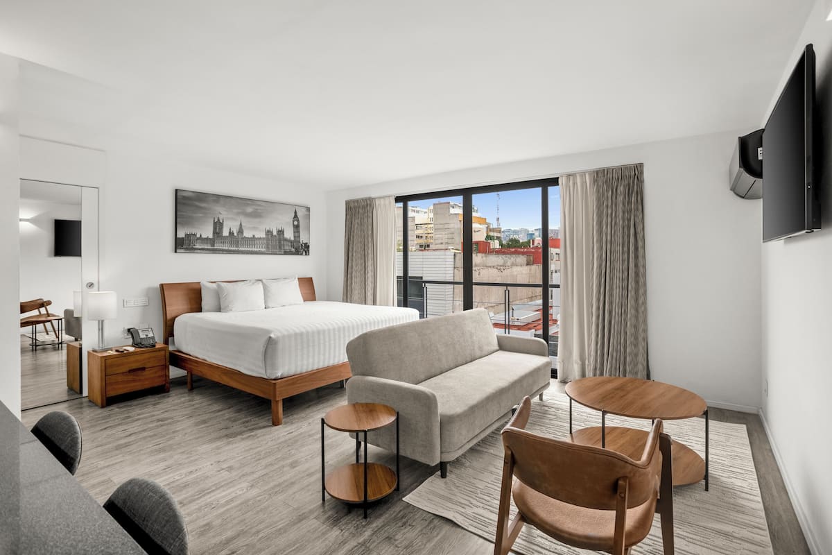 Deluxe Suite, 1 King Bed with Sofa bed | Minibar, in-room safe, blackout drapes, iron/ironing board