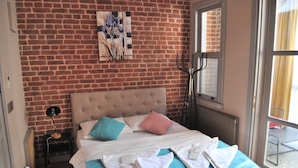 Standard Double Room, 1 King Bed, Smoking, Balcony | Egyptian cotton sheets, premium bedding, down comforters - El Gusto Hotel (Istanbul)