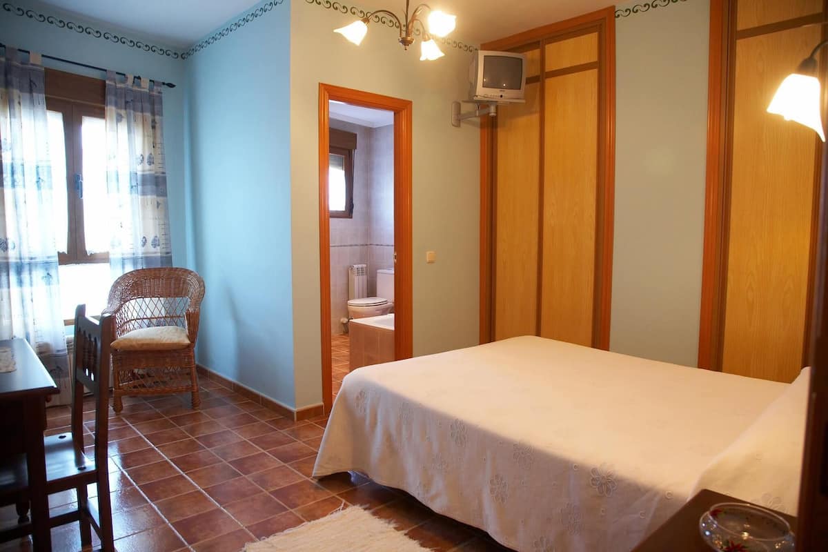 1 slaapkamer, een kluis op de kamer, een bureau, gratis wifi