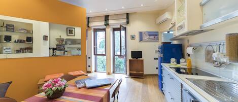 Apartment, 1 Schlafzimmer | Essbereich im Zimmer