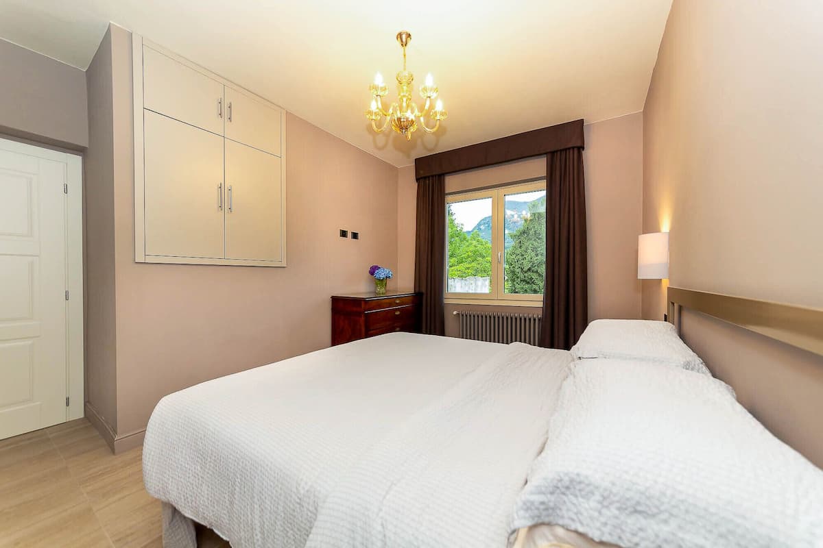 Double Room, Ensuite | 1 bedroom, individually decorated, individually furnished, free WiFi