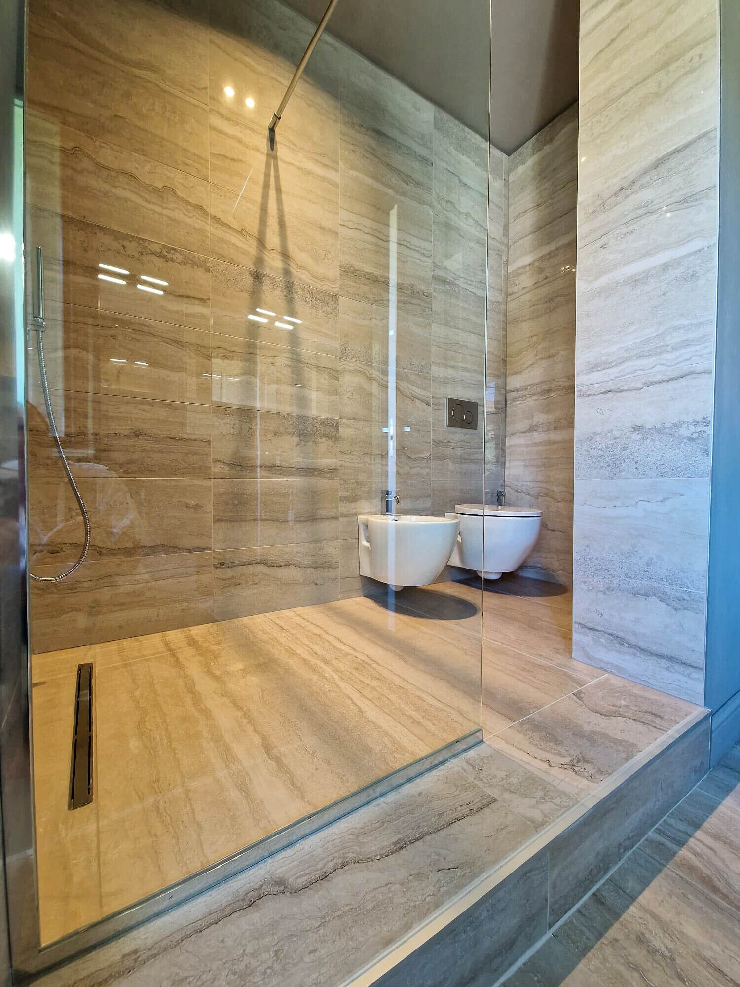 Deluxe-Suite, mit Bad | Badezimmer | Dusche, Haartrockner, Handtücher, Seife
