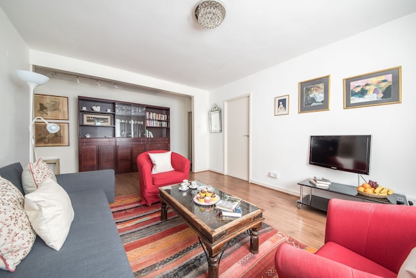 Appartement, 1 chambre | Aire de séjour | Téléviseur au plasma